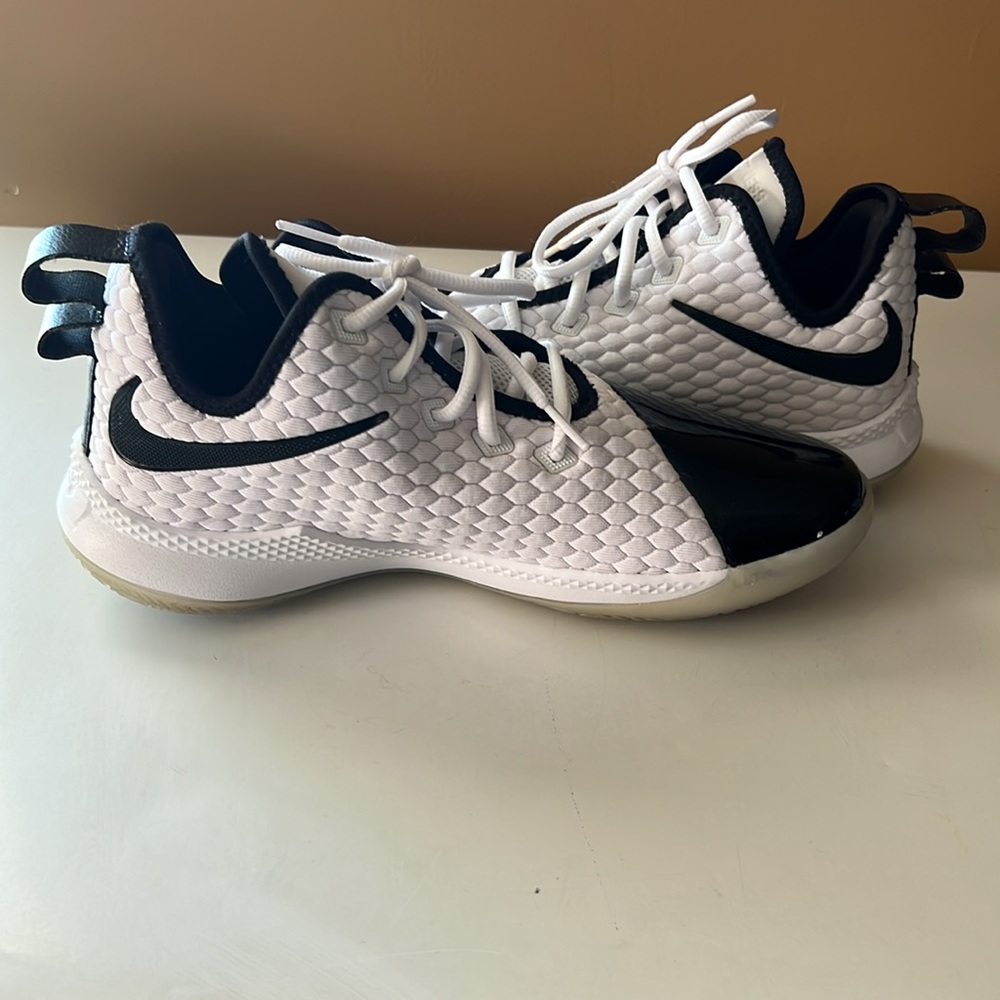 Nike LeBron Witness 3 Premium - Picture 4 of 11